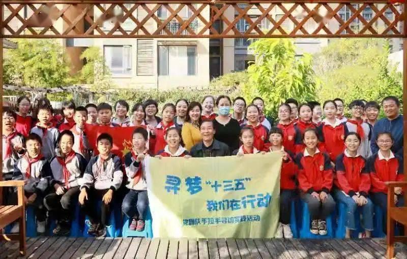 半夜玩手机怎么不被发现游戏画面